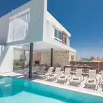 Kube Luxury Villas